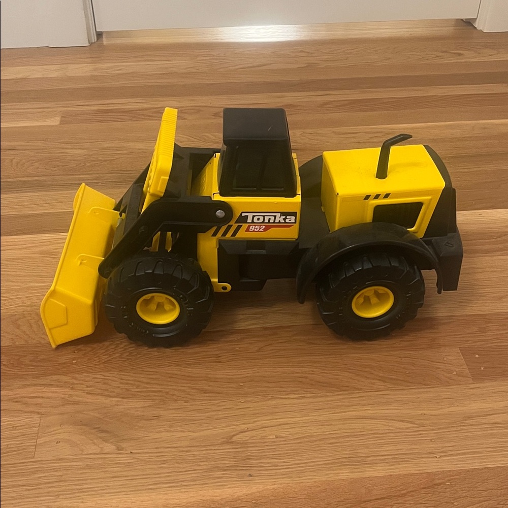 Tonka Steel Classics, Classic Front Loader Big Construction Truck - For kids